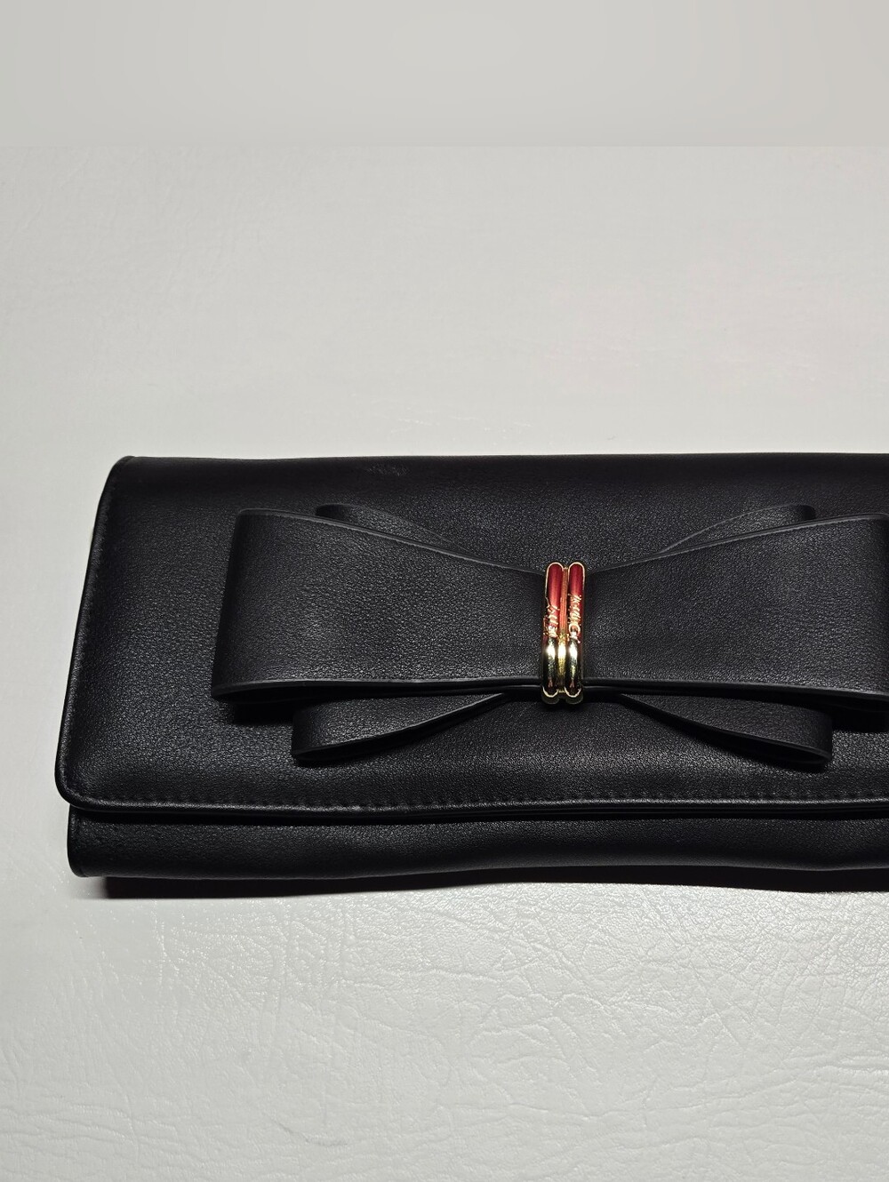 Betsey Johnson black leather clutch/shoulder Bag Bow Deatil Gold Chain New